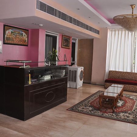 Hotel Samrat Kaushambi Ghaziabad Zewnętrze zdjęcie