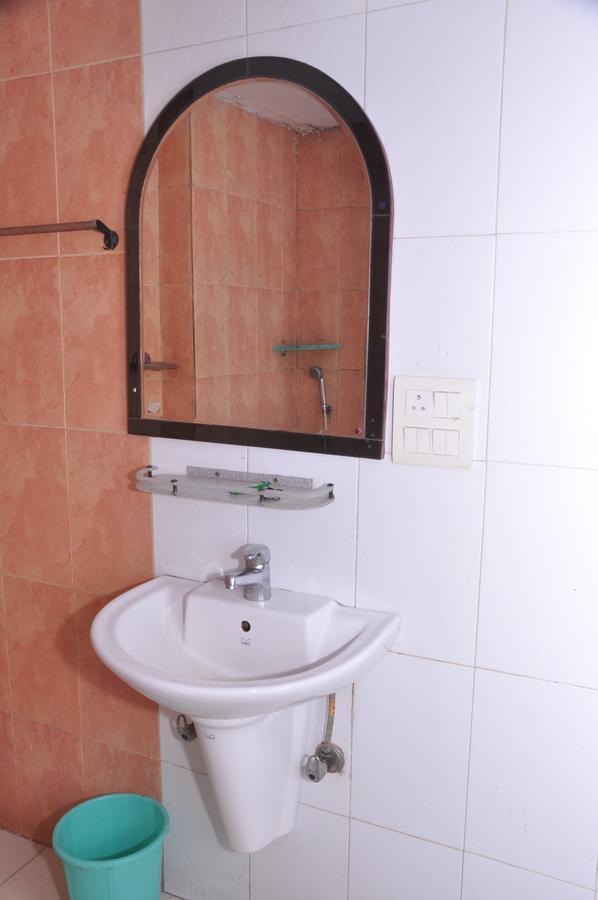 Hotel Samrat Kaushambi Ghaziabad Zewnętrze zdjęcie