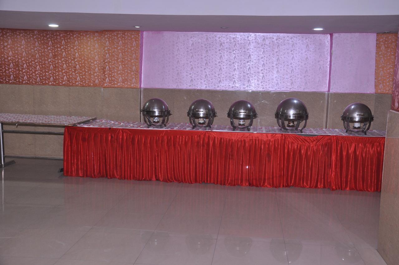 Hotel Samrat Kaushambi Ghaziabad Zewnętrze zdjęcie