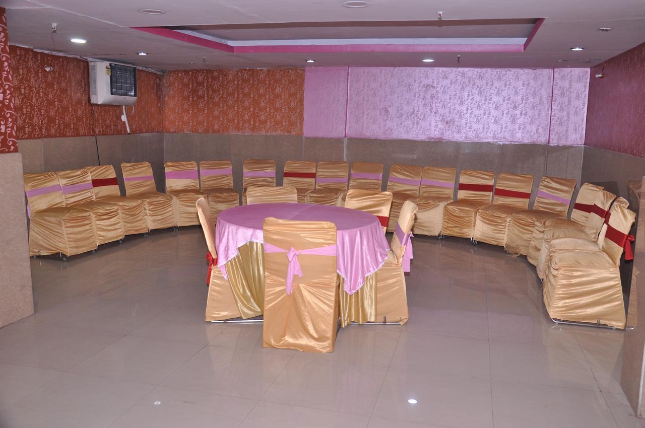 Hotel Samrat Kaushambi Ghaziabad Zewnętrze zdjęcie