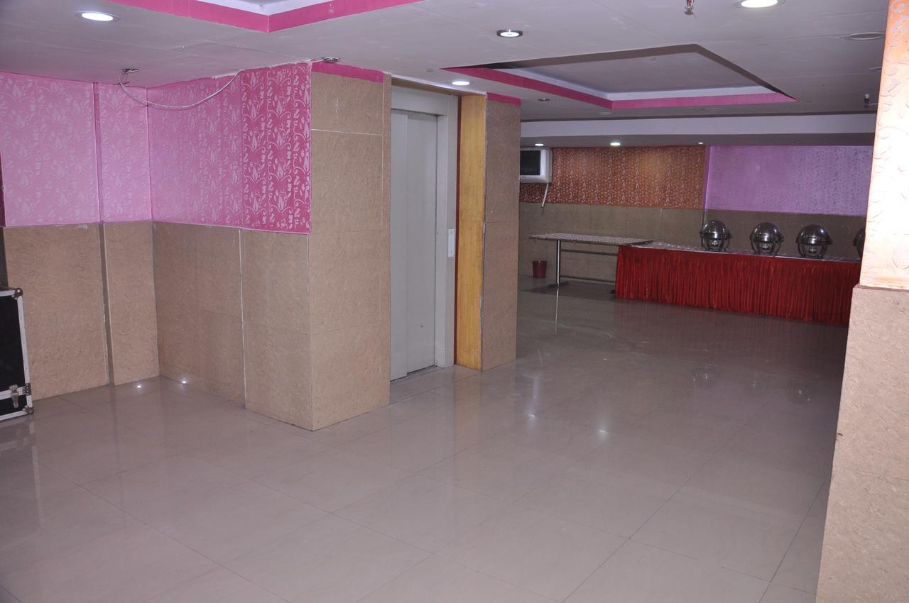 Hotel Samrat Kaushambi Ghaziabad Zewnętrze zdjęcie