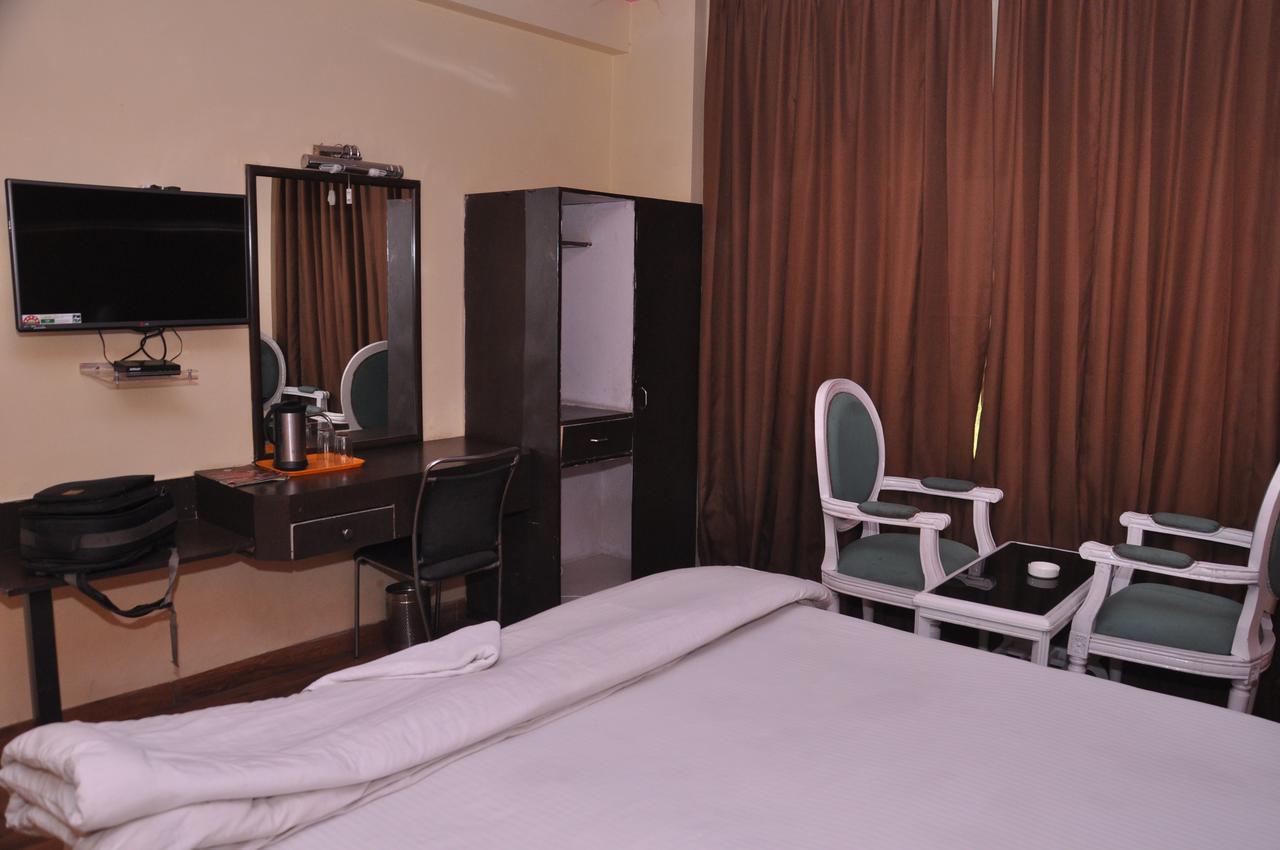 Hotel Samrat Kaushambi Ghaziabad Zewnętrze zdjęcie