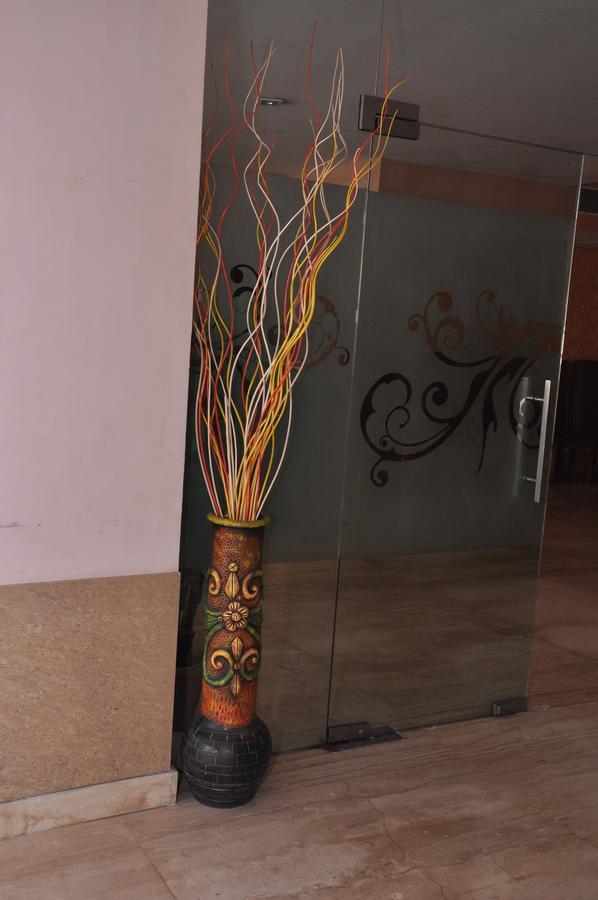 Hotel Samrat Kaushambi Ghaziabad Zewnętrze zdjęcie