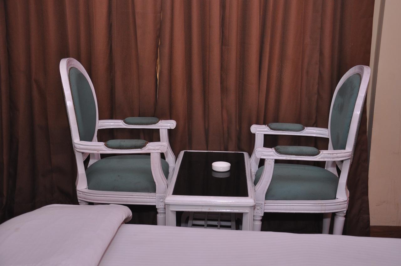 Hotel Samrat Kaushambi Ghaziabad Zewnętrze zdjęcie