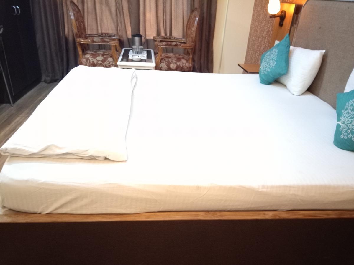 Hotel Samrat Kaushambi Ghaziabad Zewnętrze zdjęcie