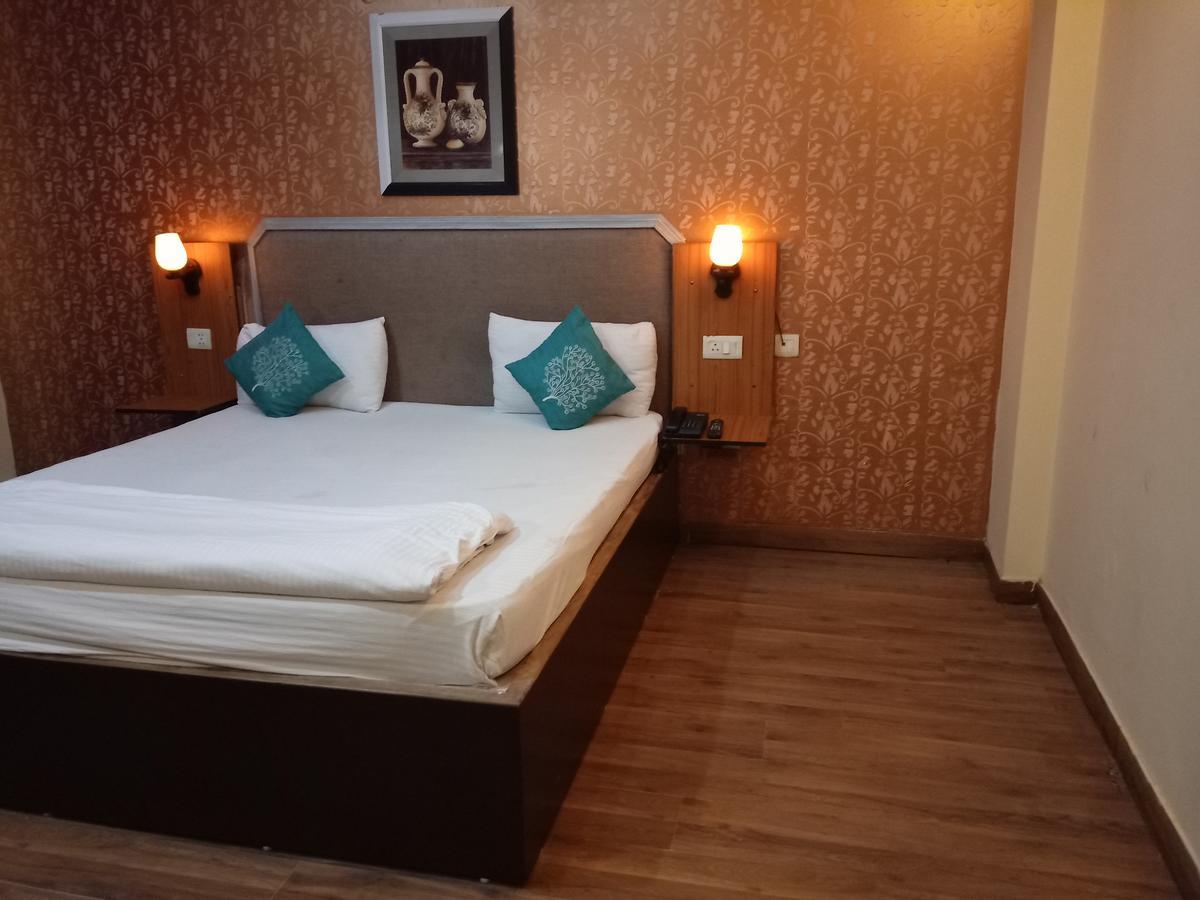 Hotel Samrat Kaushambi Ghaziabad Zewnętrze zdjęcie