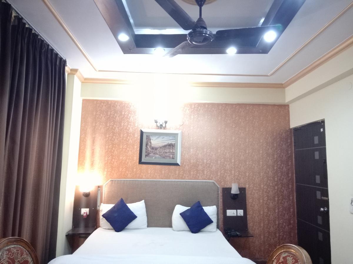 Hotel Samrat Kaushambi Ghaziabad Zewnętrze zdjęcie