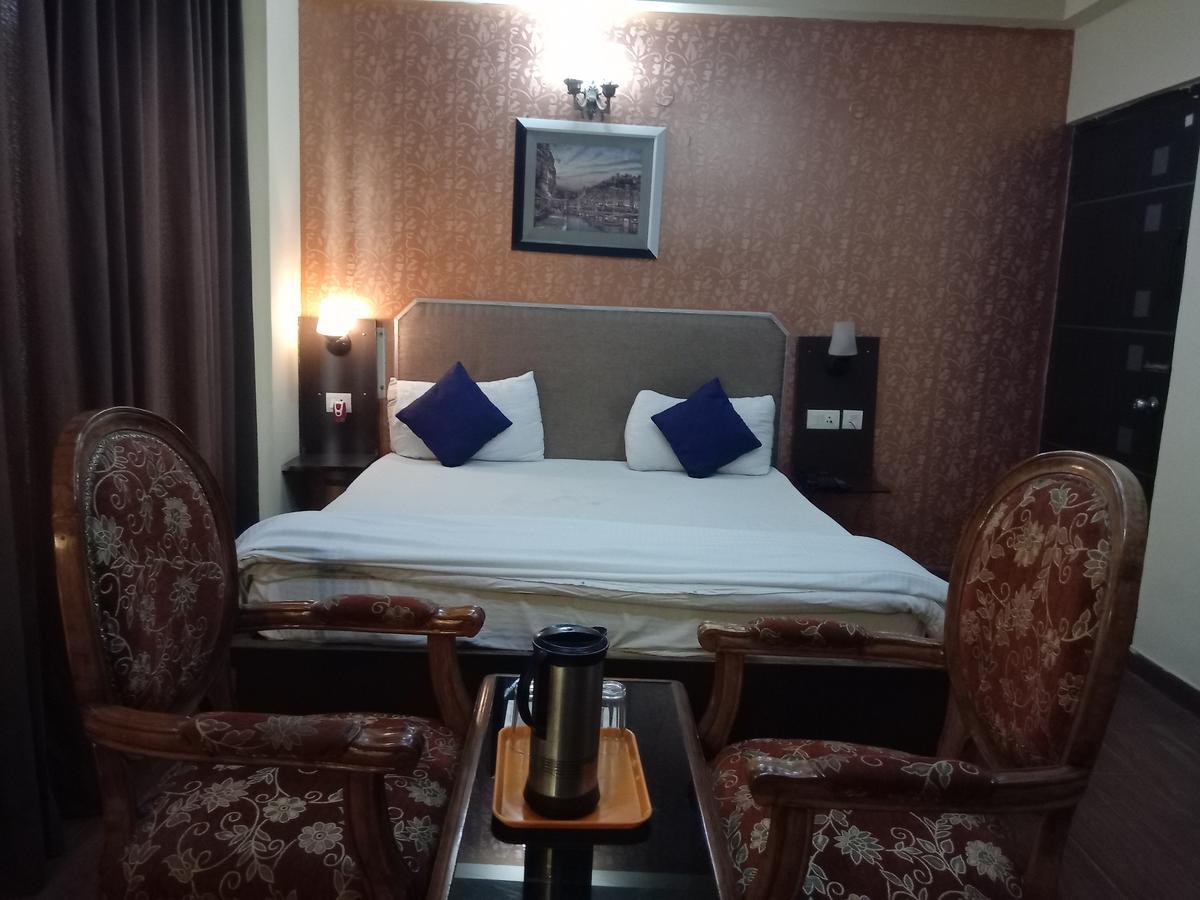 Hotel Samrat Kaushambi Ghaziabad Zewnętrze zdjęcie