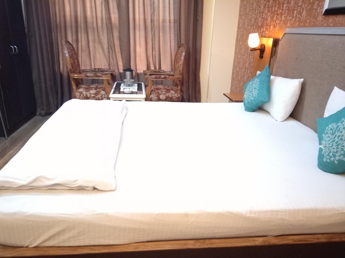 Hotel Samrat Kaushambi Ghaziabad Zewnętrze zdjęcie