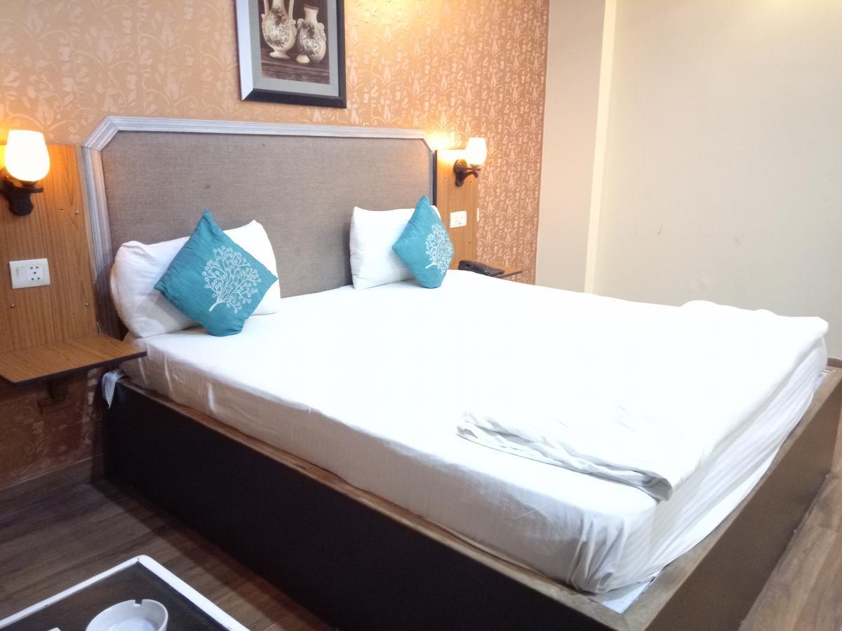 Hotel Samrat Kaushambi Ghaziabad Zewnętrze zdjęcie