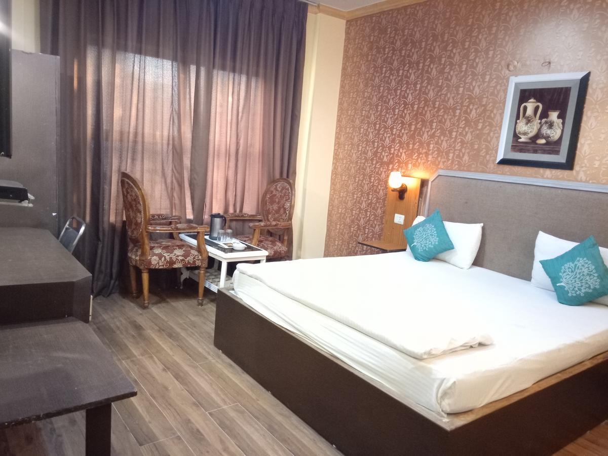 Hotel Samrat Kaushambi Ghaziabad Zewnętrze zdjęcie