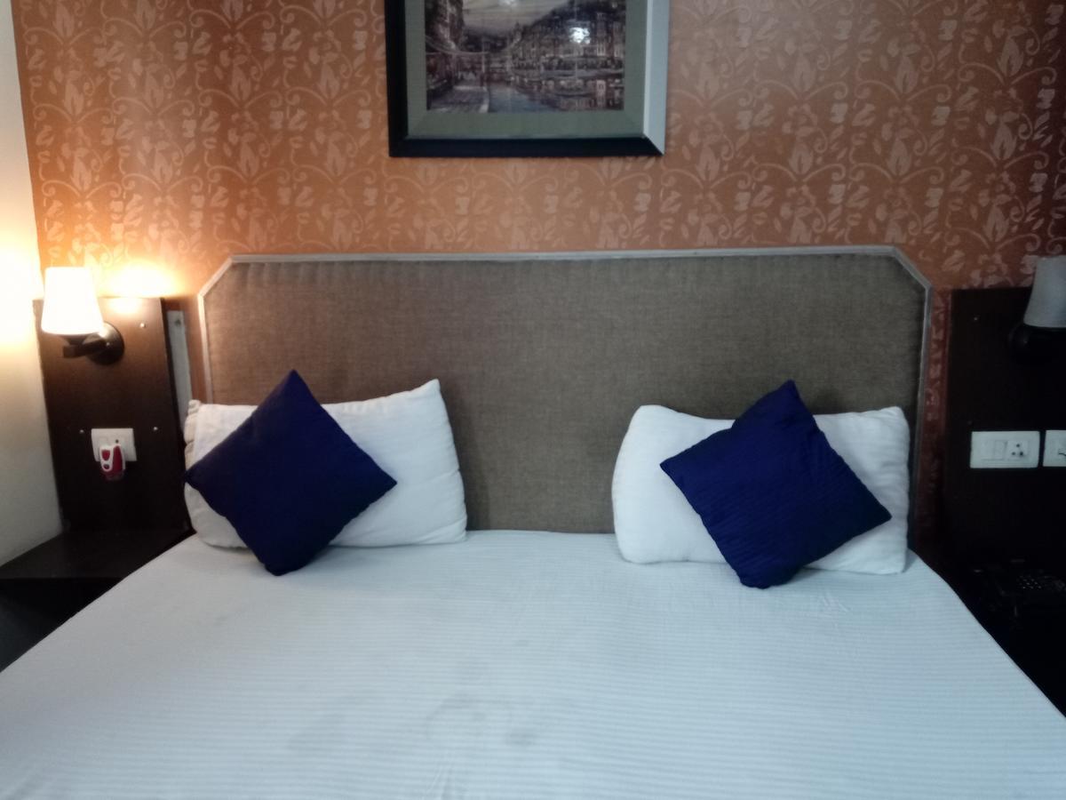 Hotel Samrat Kaushambi Ghaziabad Zewnętrze zdjęcie