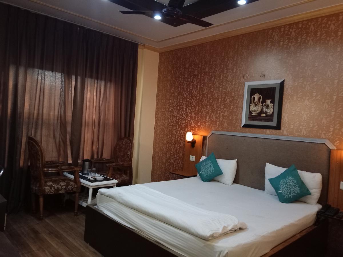 Hotel Samrat Kaushambi Ghaziabad Zewnętrze zdjęcie