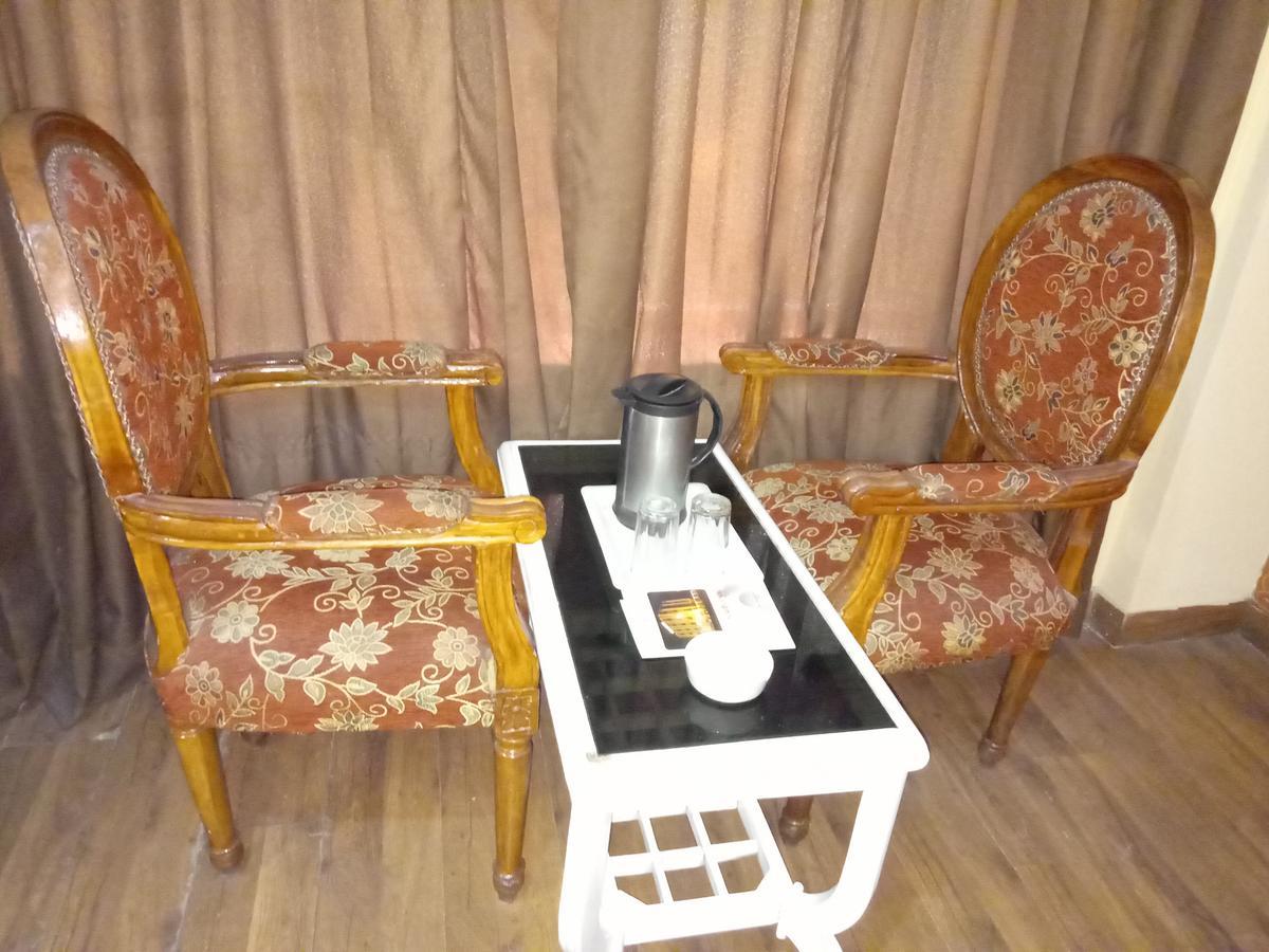 Hotel Samrat Kaushambi Ghaziabad Zewnętrze zdjęcie