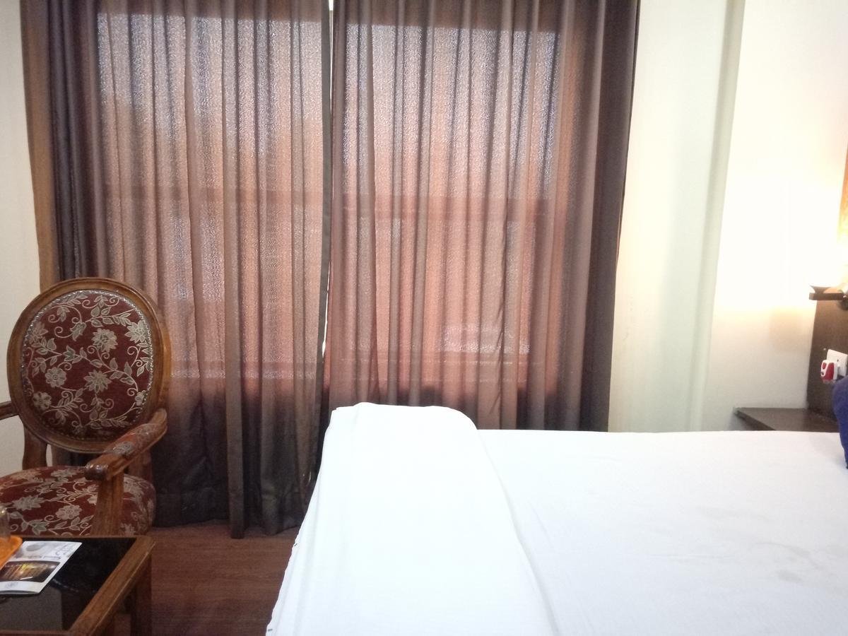 Hotel Samrat Kaushambi Ghaziabad Zewnętrze zdjęcie
