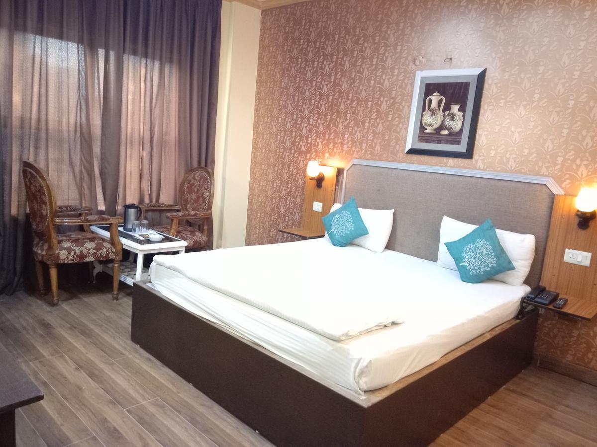 Hotel Samrat Kaushambi Ghaziabad Zewnętrze zdjęcie