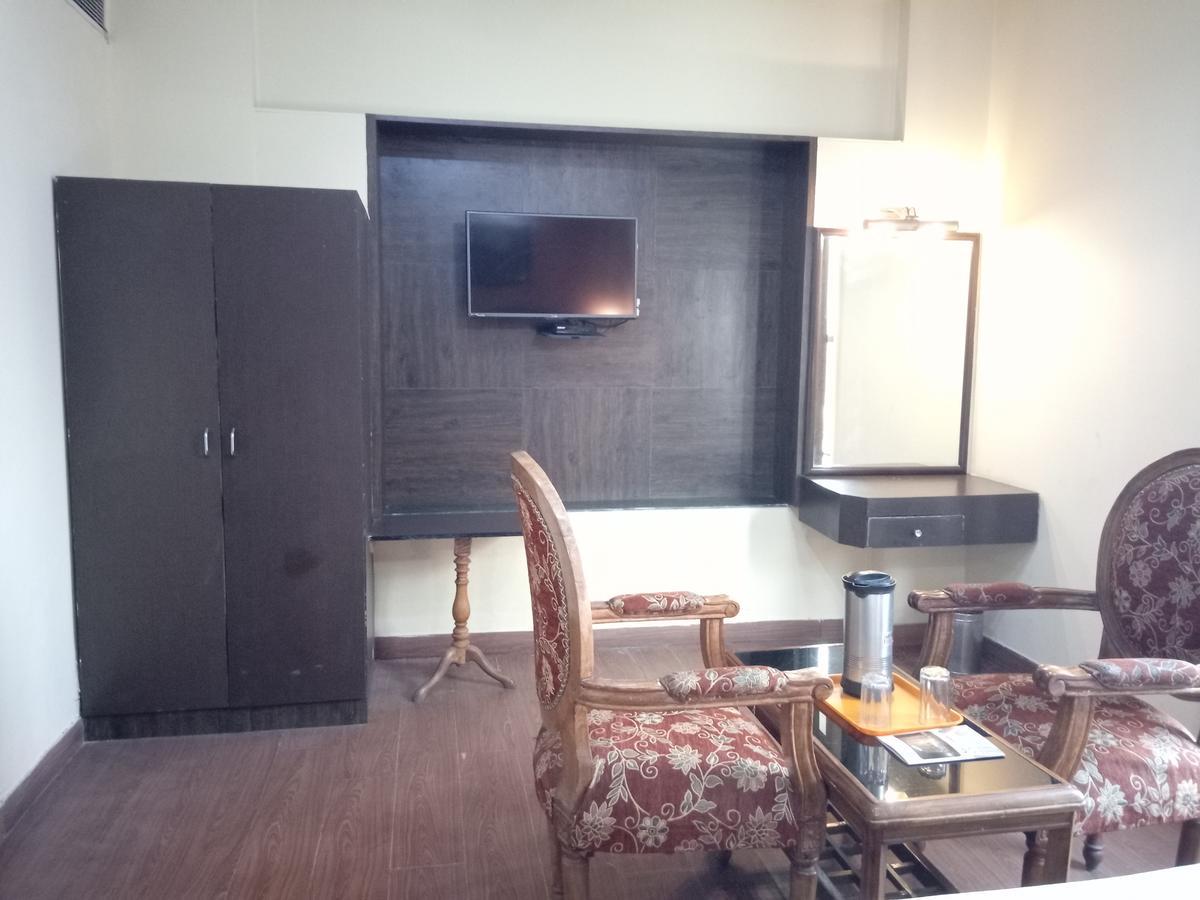 Hotel Samrat Kaushambi Ghaziabad Zewnętrze zdjęcie