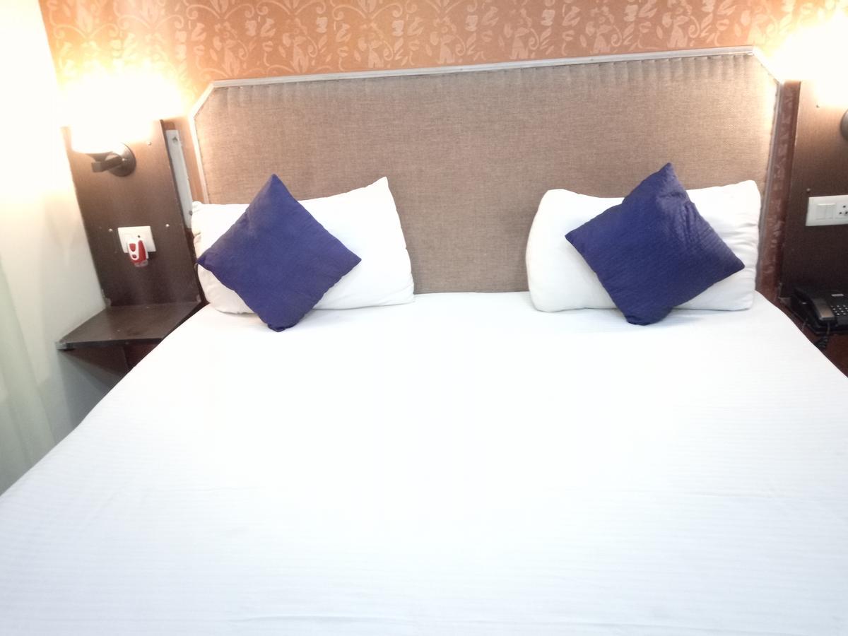 Hotel Samrat Kaushambi Ghaziabad Zewnętrze zdjęcie