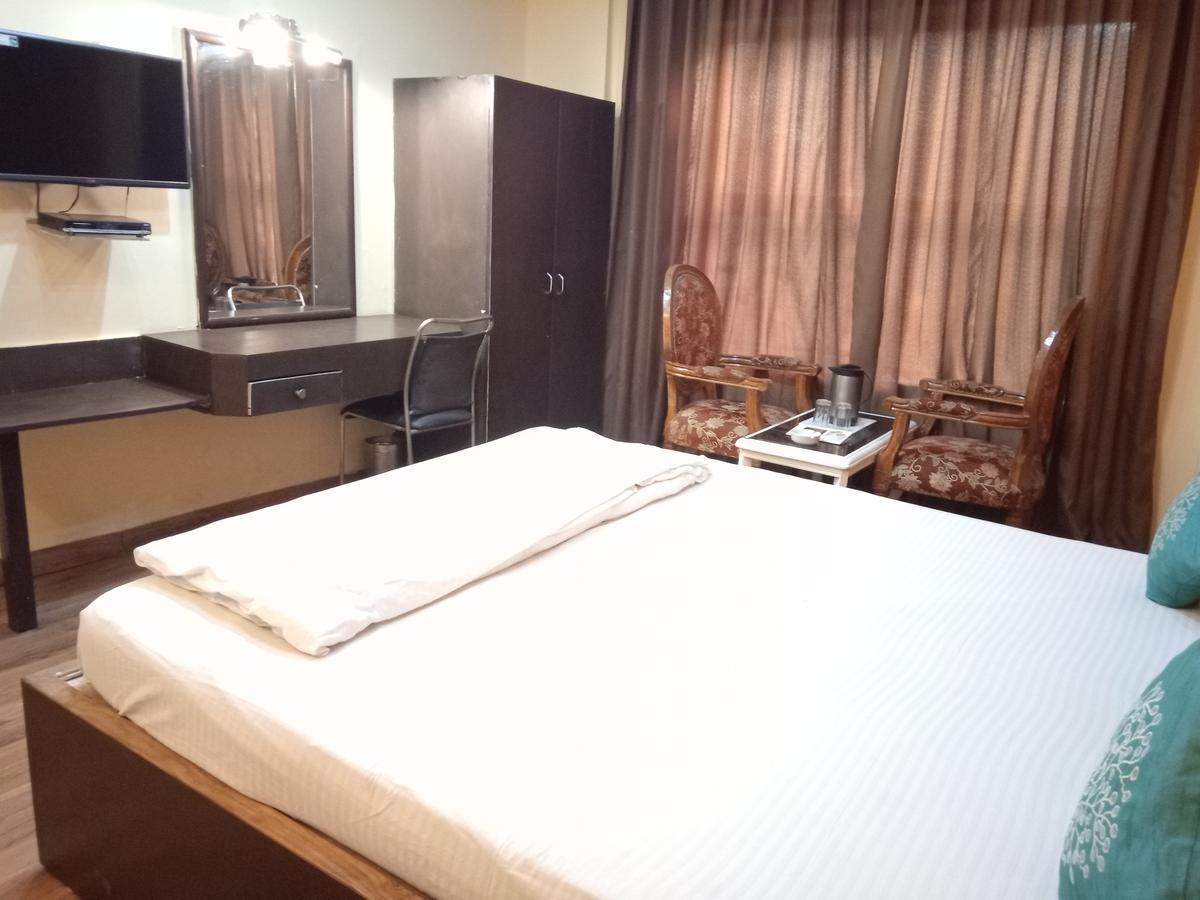 Hotel Samrat Kaushambi Ghaziabad Zewnętrze zdjęcie